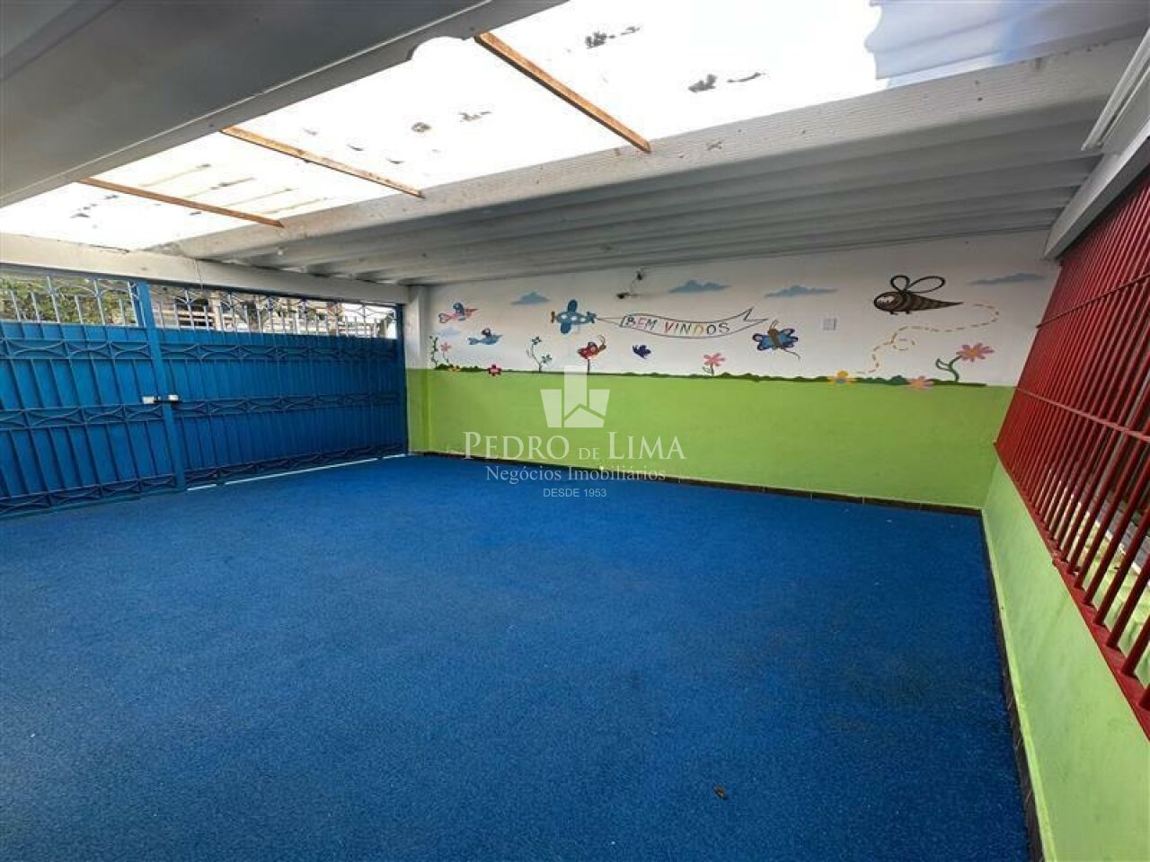 Casa comercial, 230 m² de área útil, 6 salas, 4 vagas e 3 banheiros na  Ponte Rasa