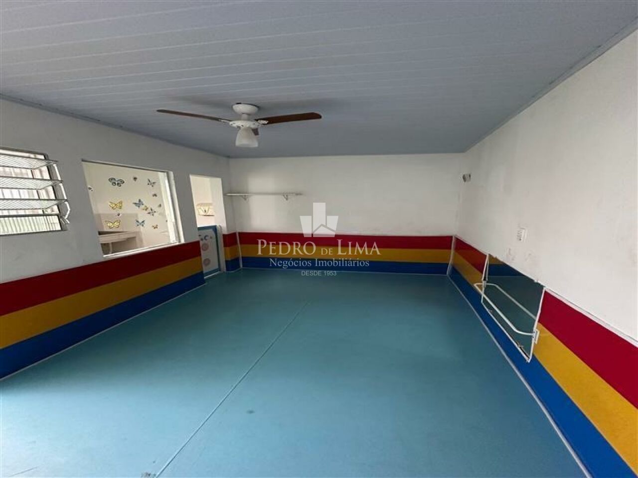 Casa comercial, 230 m² de área útil, 6 salas, 4 vagas e 3 banheiros na  Ponte Rasa