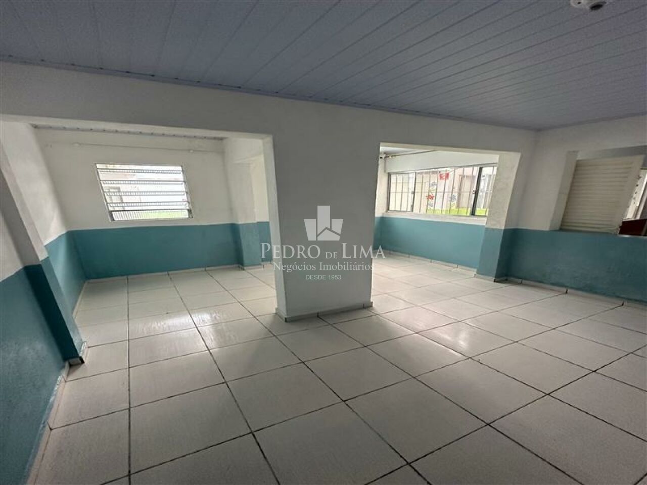 imagem do imovel Casa comercial, 230 m² de área útil, 6 salas, 4 vagas e 3 banheiros na  Ponte Rasa ref: PE44510