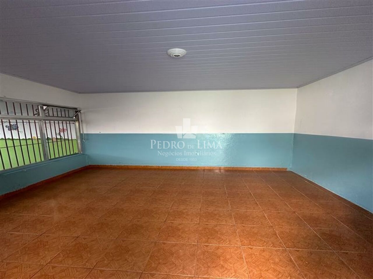 Casa comercial, 230 m² de área útil, 6 salas, 4 vagas e 3 banheiros na  Ponte Rasa