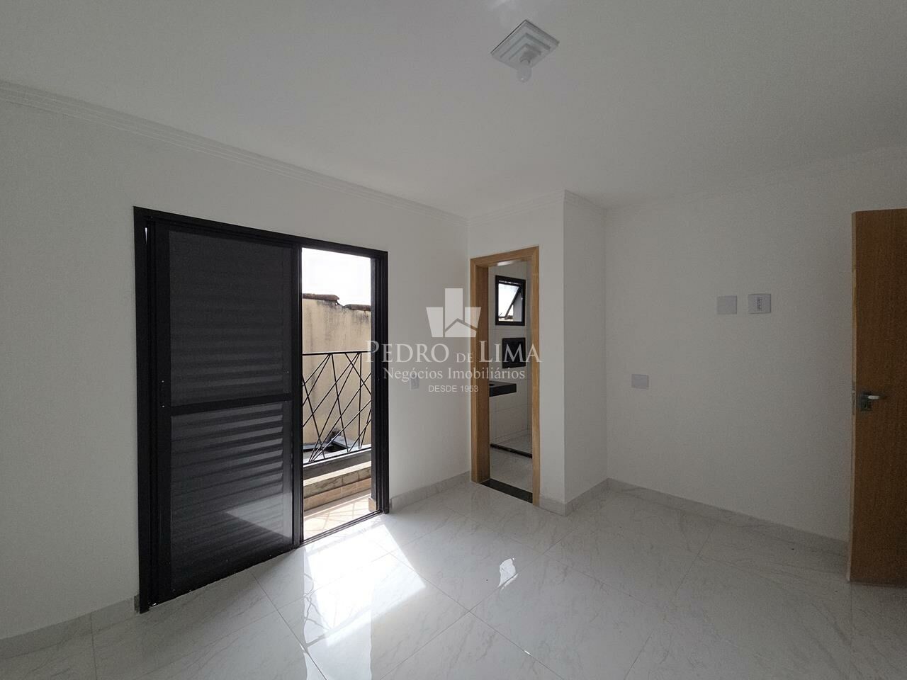 Sobrado em condomínio, com 2 suítes, 1 vagas, 80 m², na Vila Ré. 