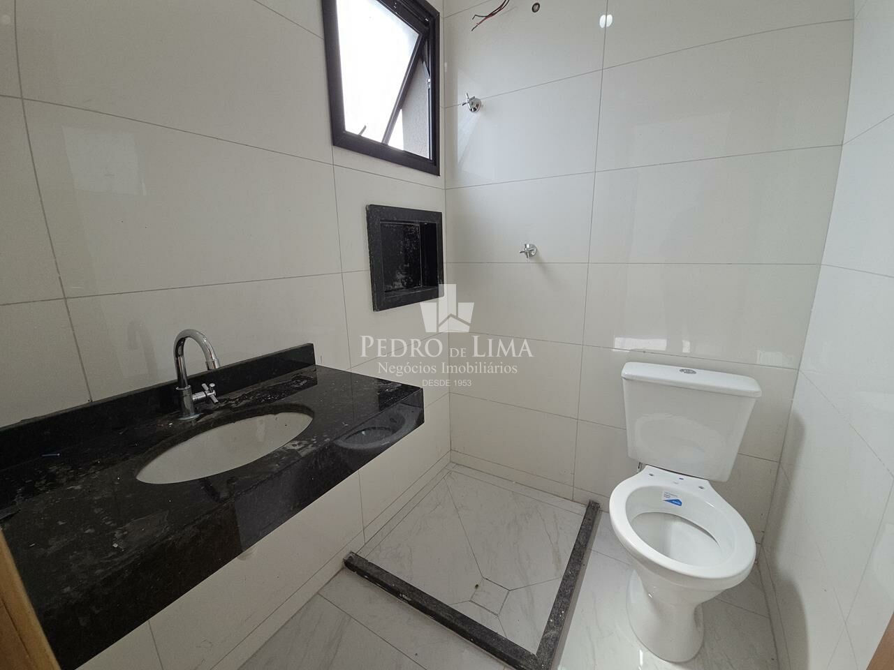 Sobrado em condomínio, com 2 suítes, 1 vagas, 80 m², na Vila Ré. 