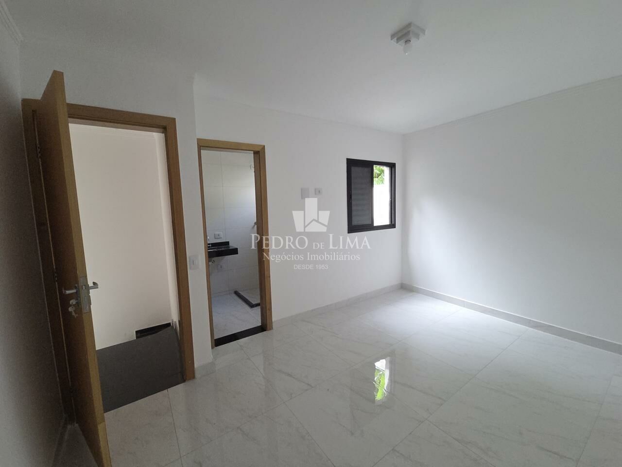 Sobrado em condomínio, com 2 suítes, 1 vagas, 80 m², na Vila Ré. 