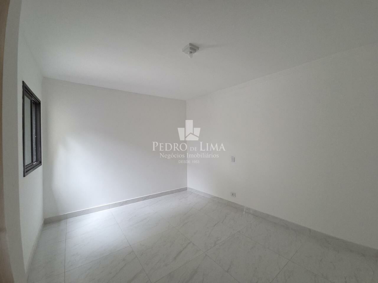 Sobrado em condomínio, com 2 suítes, 1 vagas, 80 m², na Vila Ré. 