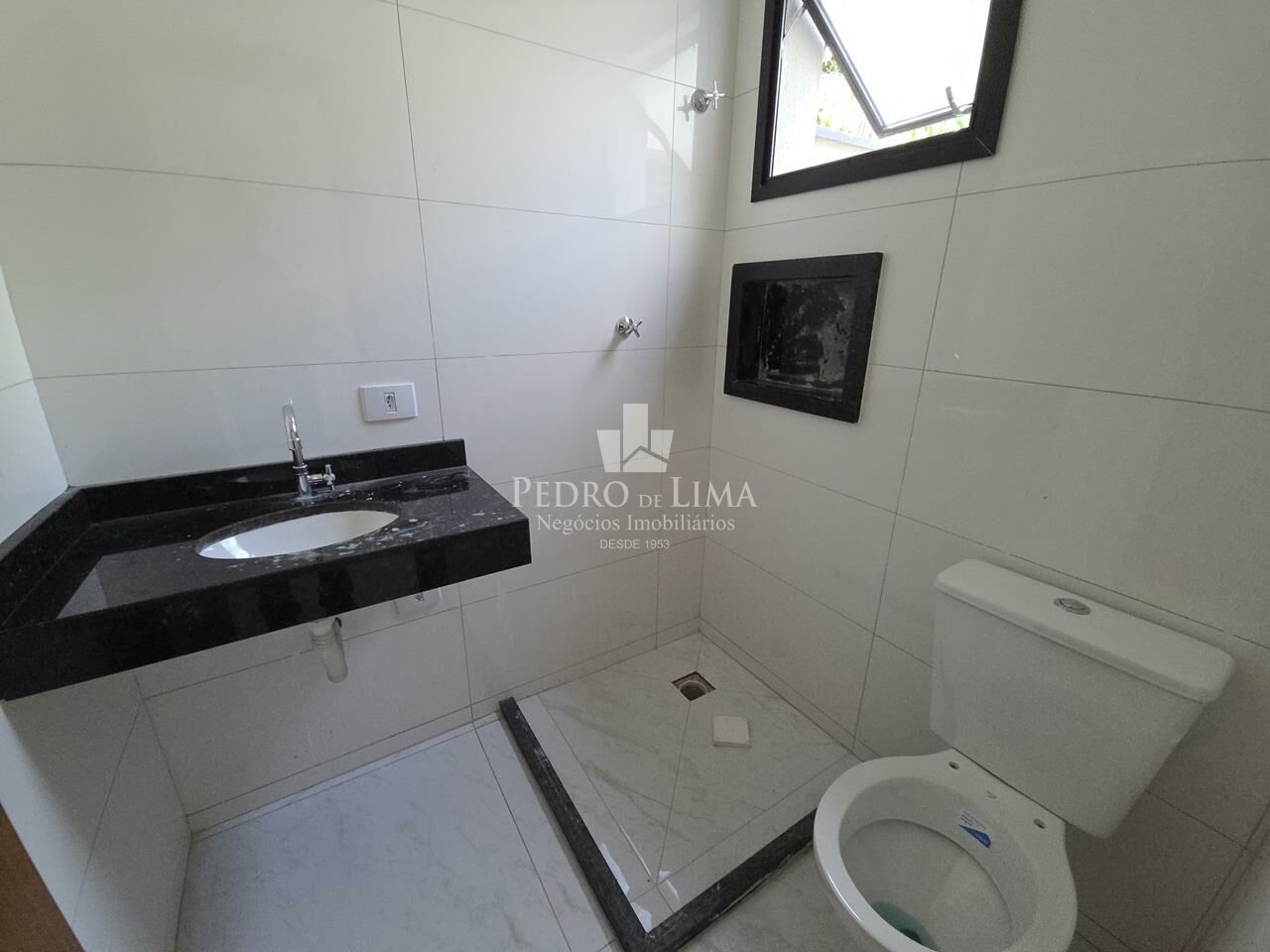 Sobrado em condomínio, com 2 suítes, 1 vagas, 80 m², na Vila Ré. 