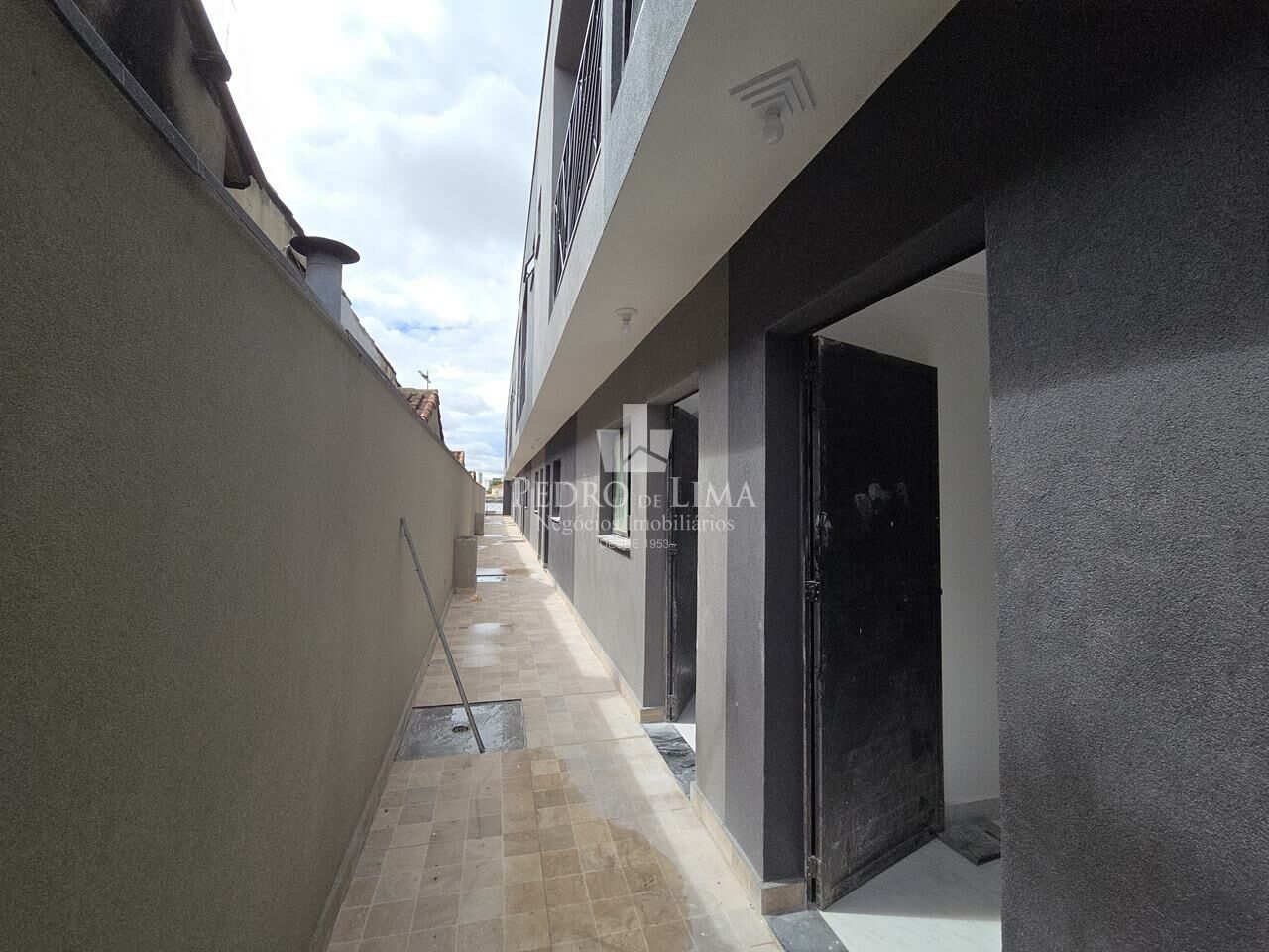 Sobrado em condomínio, com 2 suítes, 1 vagas, 80 m², na Vila Ré. 
