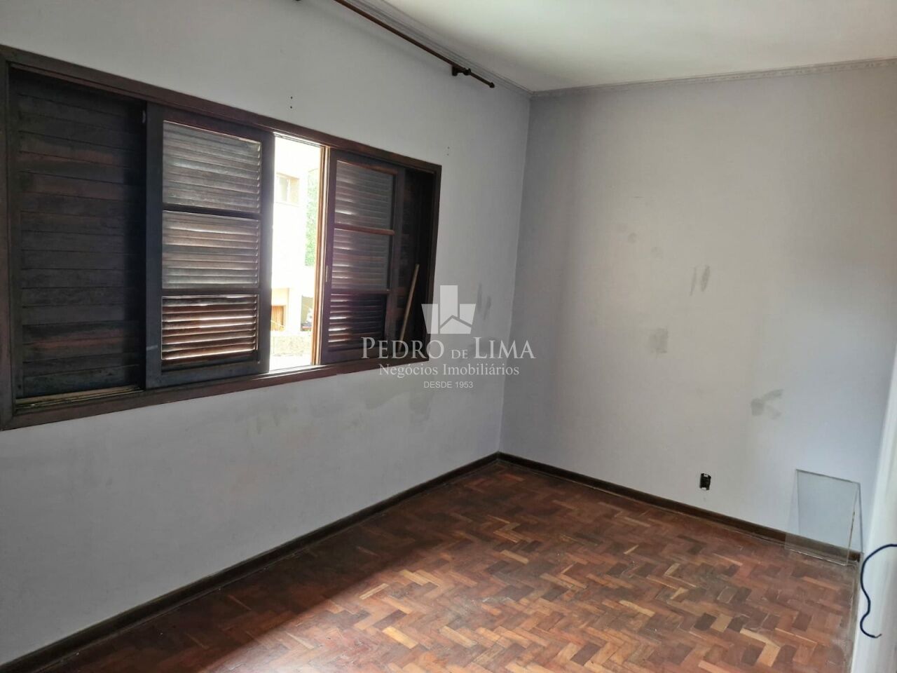 Sobrado frontal 3 dormitórios, corredor lateral, quintal e 2 vagas na Cidade Lider