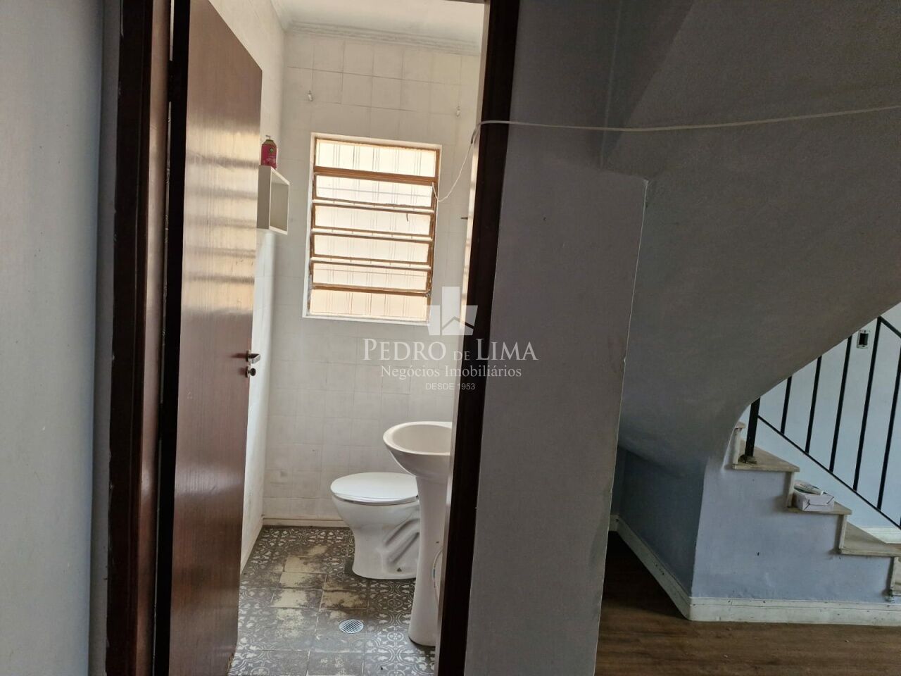 Sobrado frontal 3 dormitórios, corredor lateral, quintal e 2 vagas na Cidade Lider