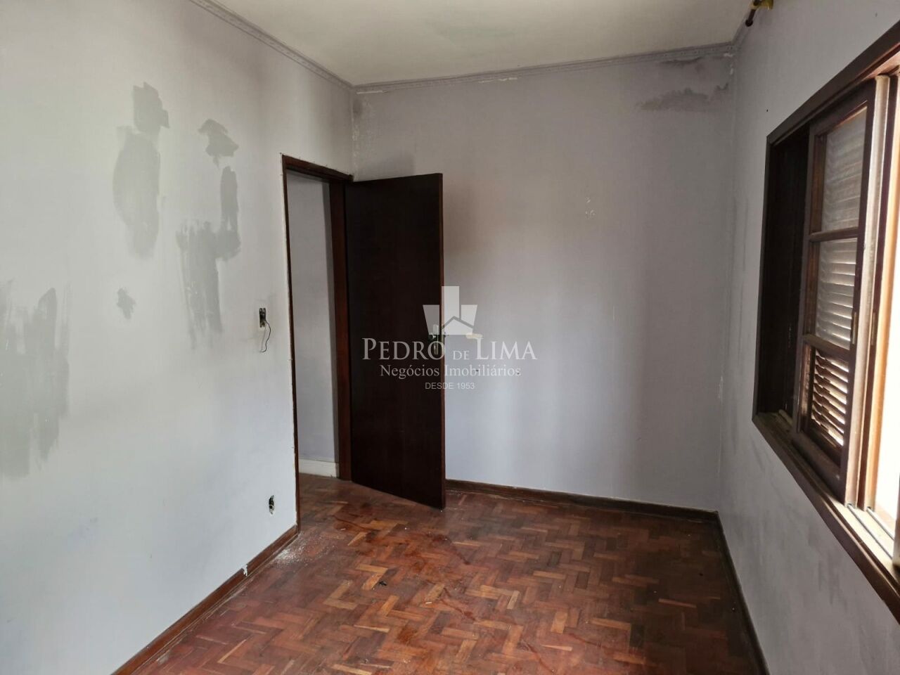Sobrado frontal 3 dormitórios, corredor lateral, quintal e 2 vagas na Cidade Lider
