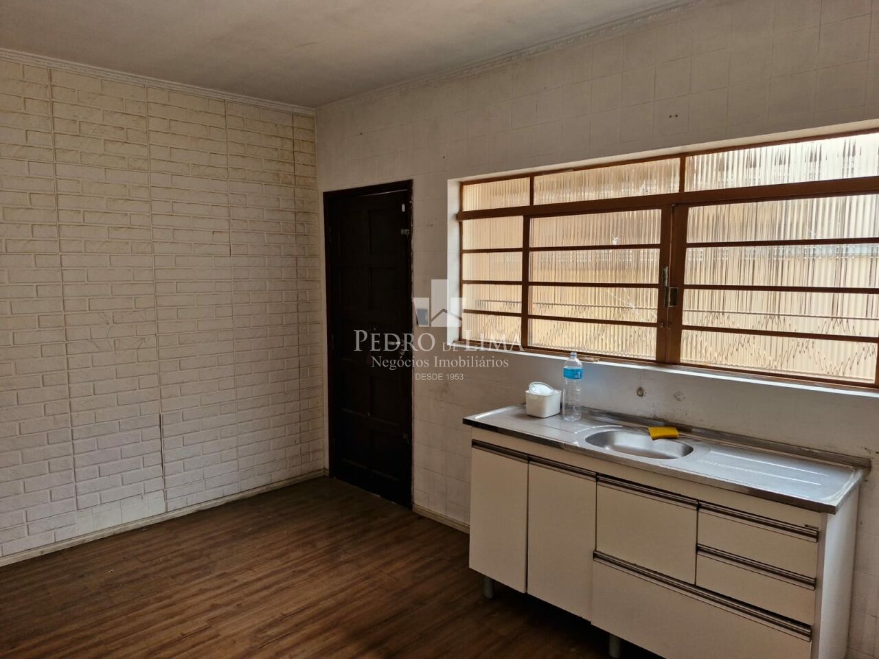 Sobrado frontal 3 dormitórios, corredor lateral, quintal e 2 vagas na Cidade Lider