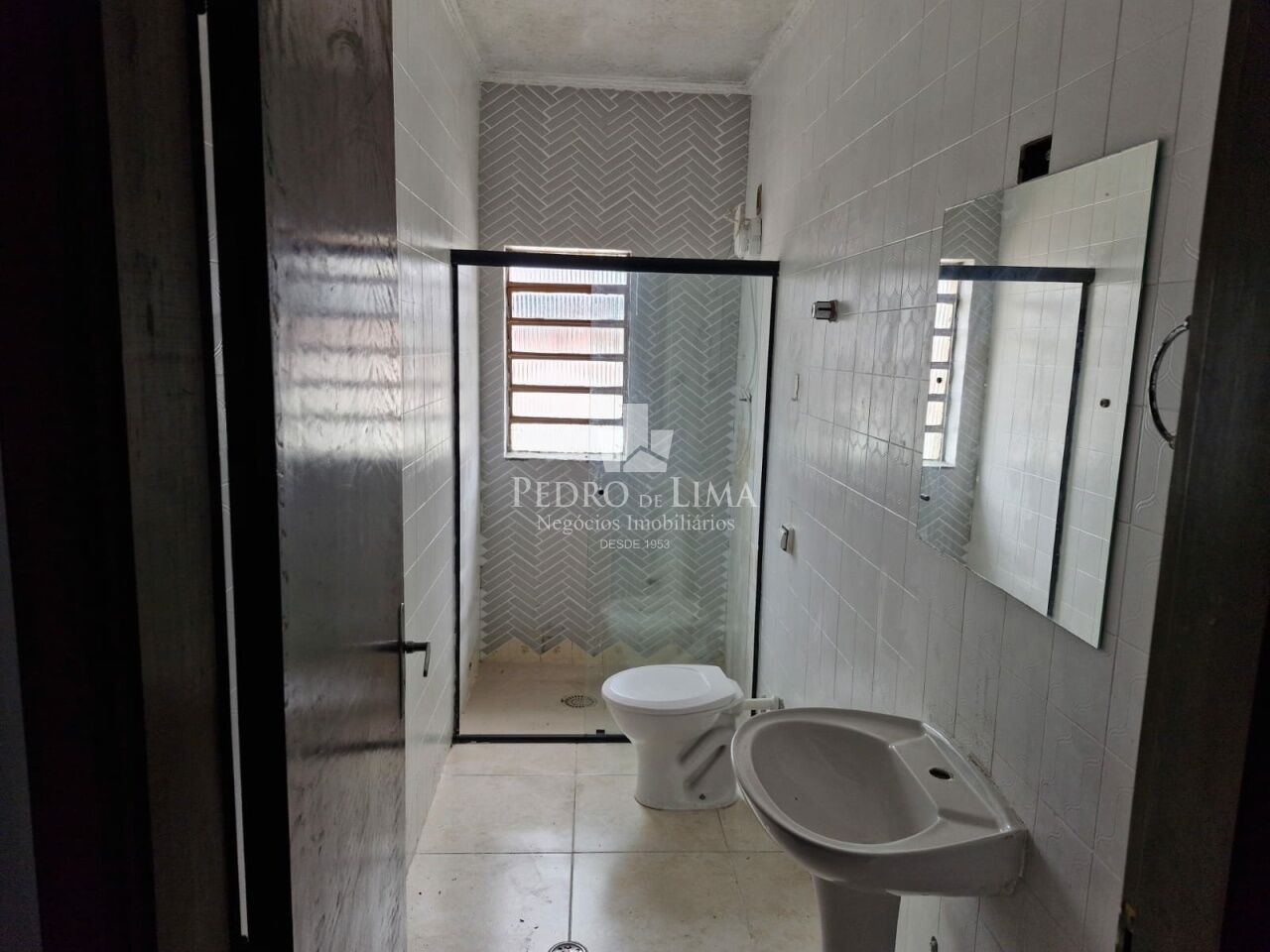 Sobrado frontal 3 dormitórios, corredor lateral, quintal e 2 vagas na Cidade Lider