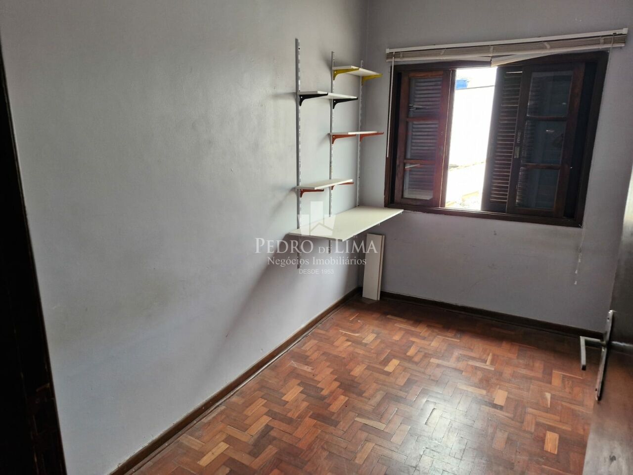 Sobrado frontal 3 dormitórios, corredor lateral, quintal e 2 vagas na Cidade Lider