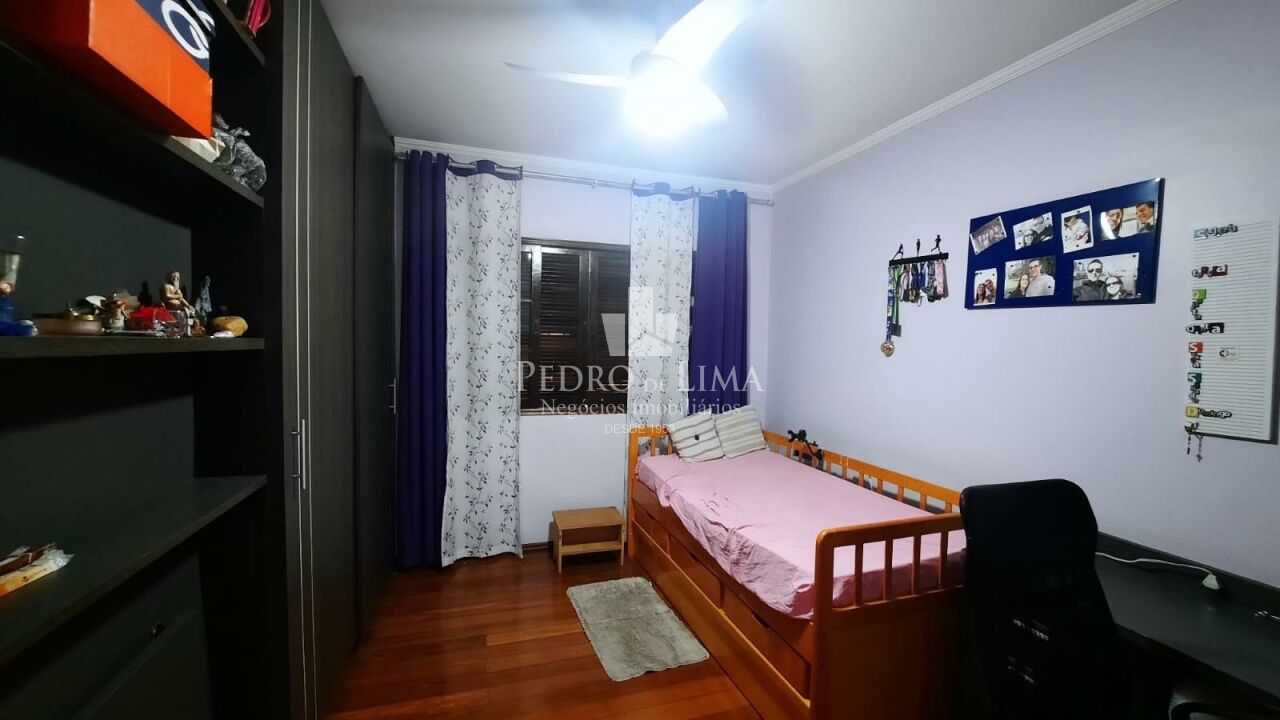 Casa térrea 3 dormitórios, 2 vagas, corredor lateral e quintal no Ermelino Matarazzo