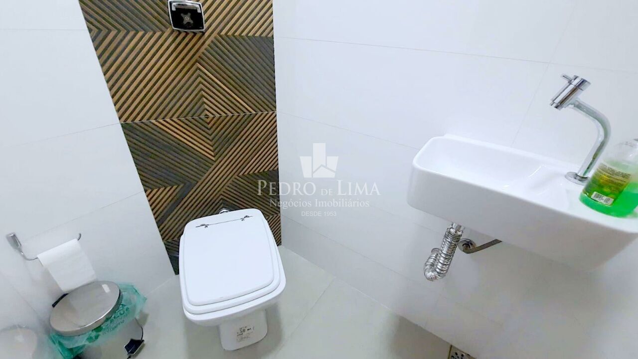 Casa térrea 3 dormitórios, 2 vagas, corredor lateral e quintal no Ermelino Matarazzo