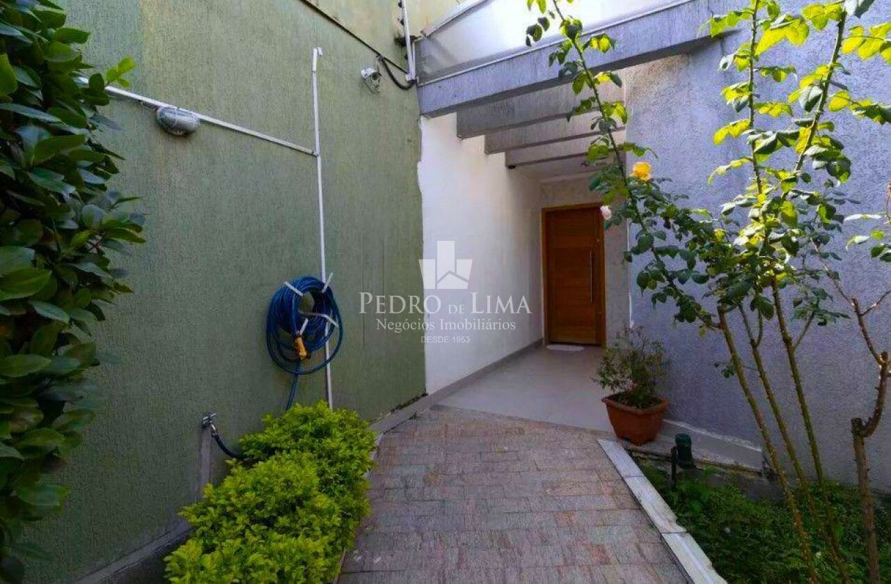 Casa térrea 3 dormitórios, 2 vagas, corredor lateral e quintal no Ermelino Matarazzo