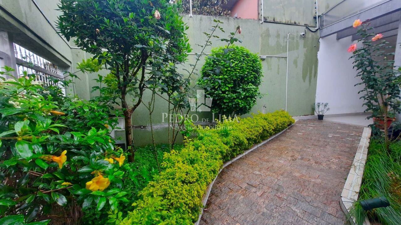 Casa térrea 3 dormitórios, 2 vagas, corredor lateral e quintal no Ermelino Matarazzo