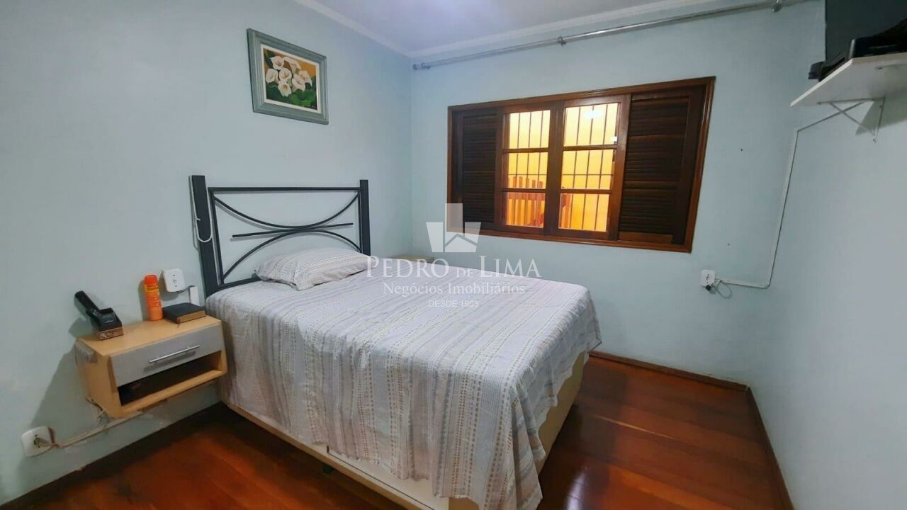 Casa térrea 3 dormitórios, 2 vagas, corredor lateral e quintal no Ermelino Matarazzo