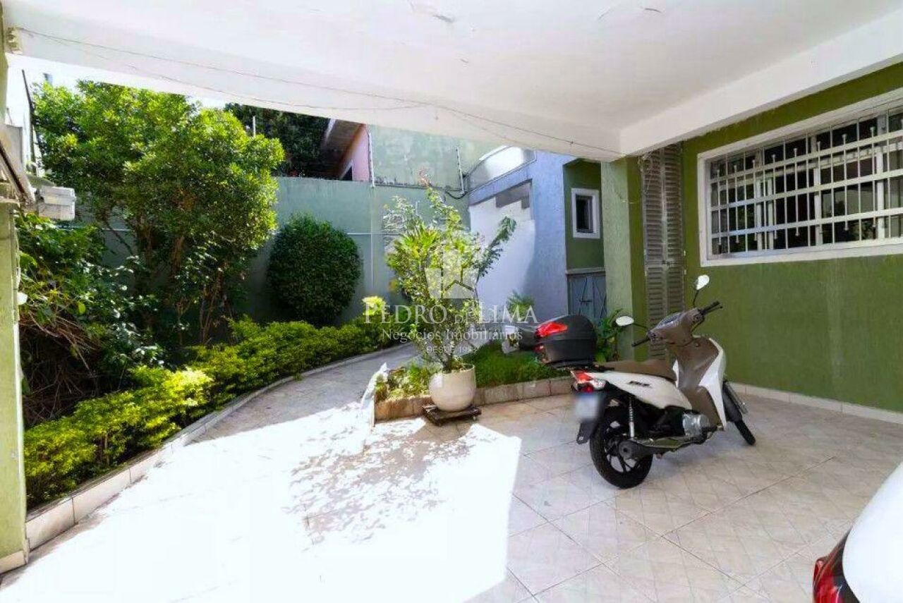 Casa térrea 3 dormitórios, 2 vagas, corredor lateral e quintal no Ermelino Matarazzo