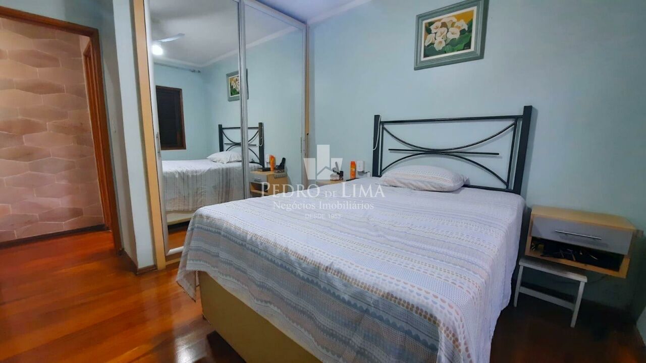 Casa térrea 3 dormitórios, 2 vagas, corredor lateral e quintal no Ermelino Matarazzo