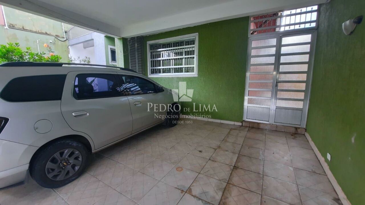 Casa térrea 3 dormitórios, 2 vagas, corredor lateral e quintal no Ermelino Matarazzo