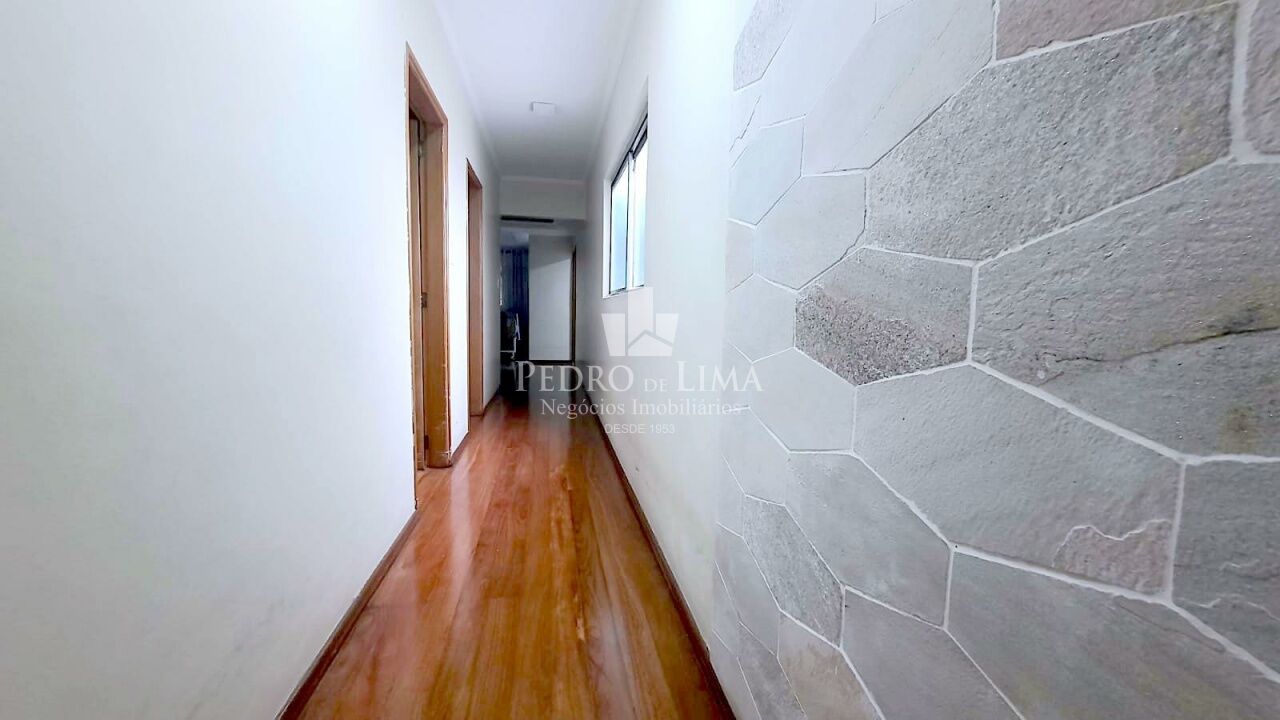 Casa térrea 3 dormitórios, 2 vagas, corredor lateral e quintal no Ermelino Matarazzo