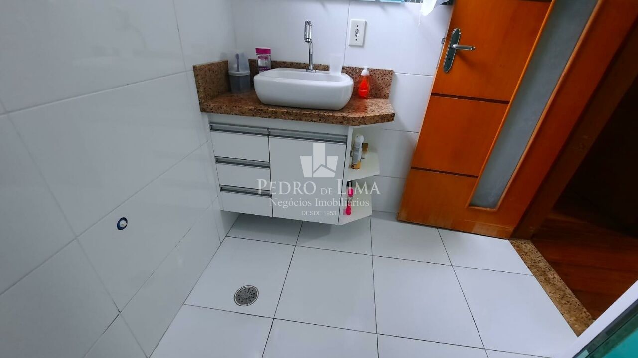 Casa térrea 3 dormitórios, 2 vagas, corredor lateral e quintal no Ermelino Matarazzo