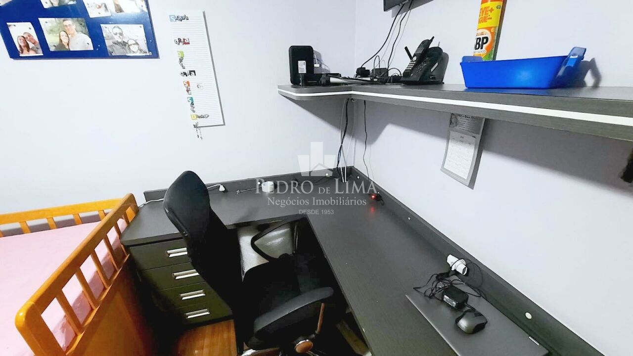 Casa térrea 3 dormitórios, 2 vagas, corredor lateral e quintal no Ermelino Matarazzo