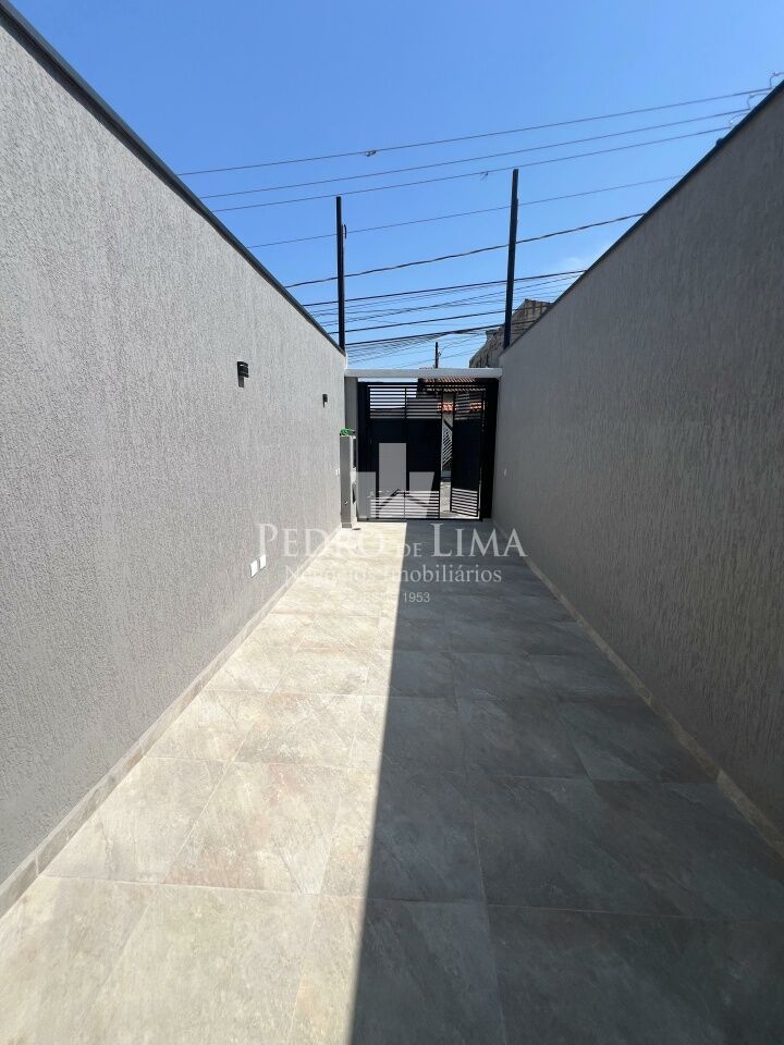Sobrado na 2 suítes e 2 vagas com um belo quintal estuda-se permuta na Ponte Rasa