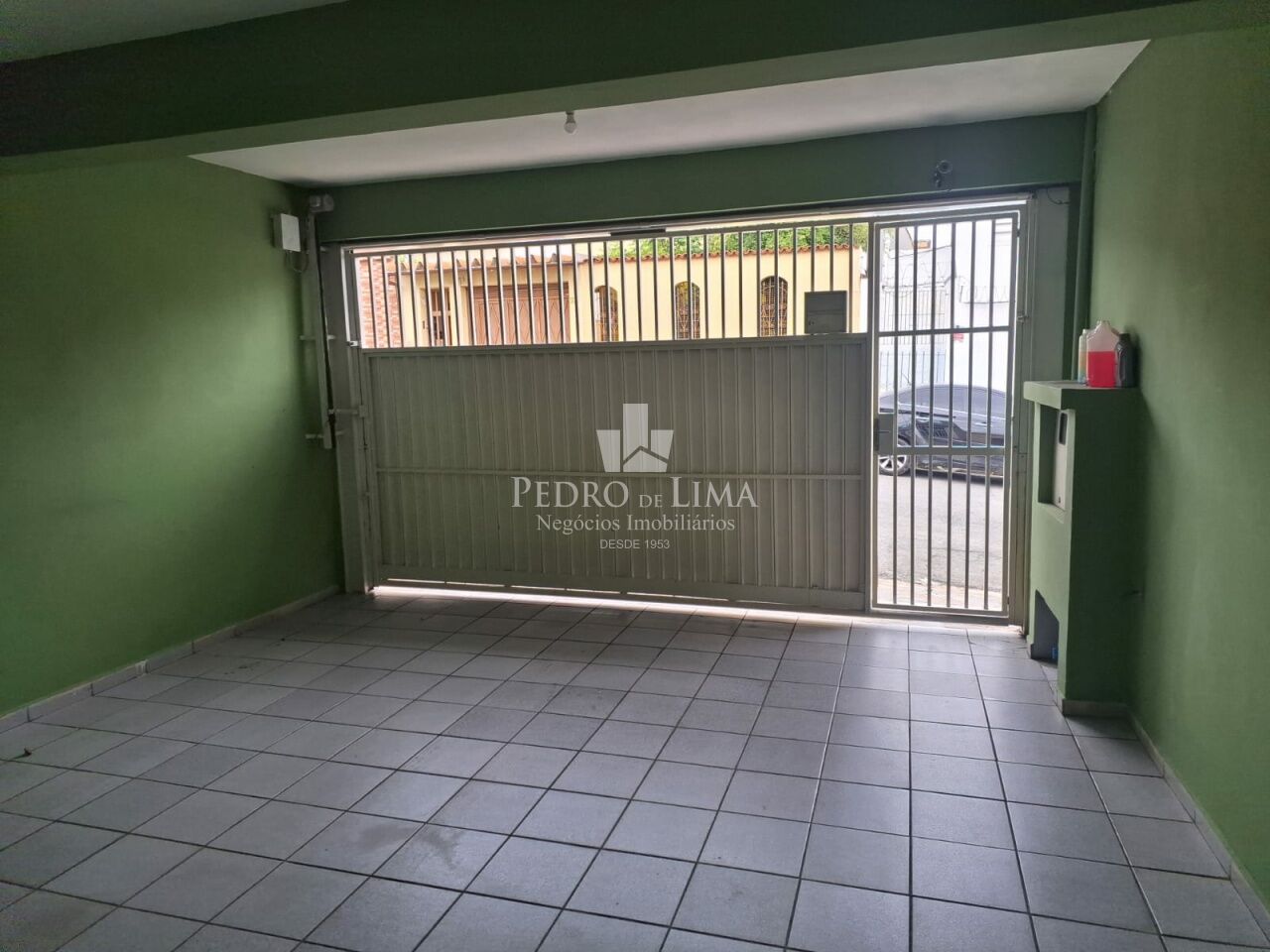 Sobrado Frontal espaçoso, com 3 quartos e duas vagas na Cidade Lider