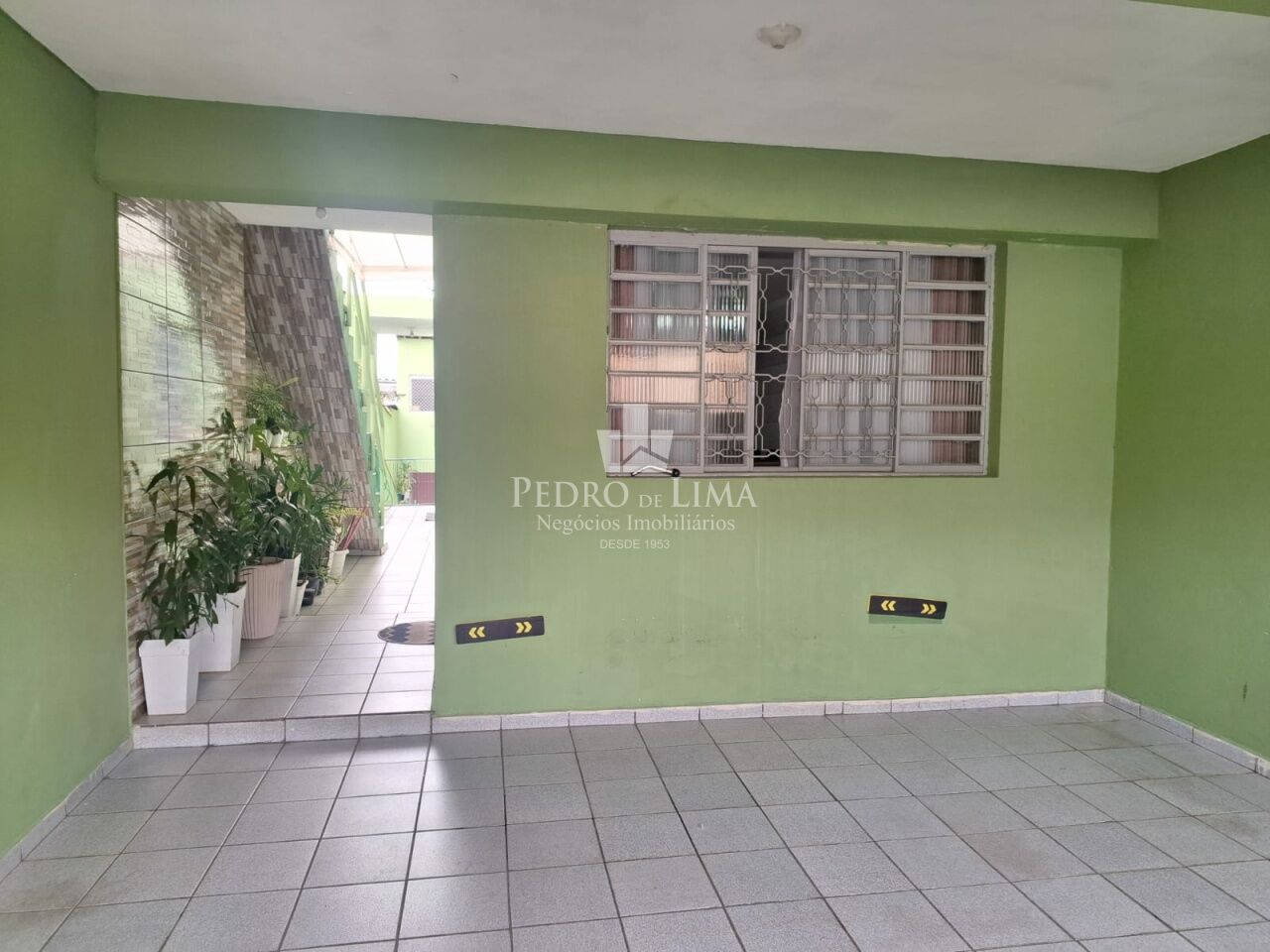 Sobrado Frontal espaçoso, com 3 quartos e duas vagas na Cidade Lider