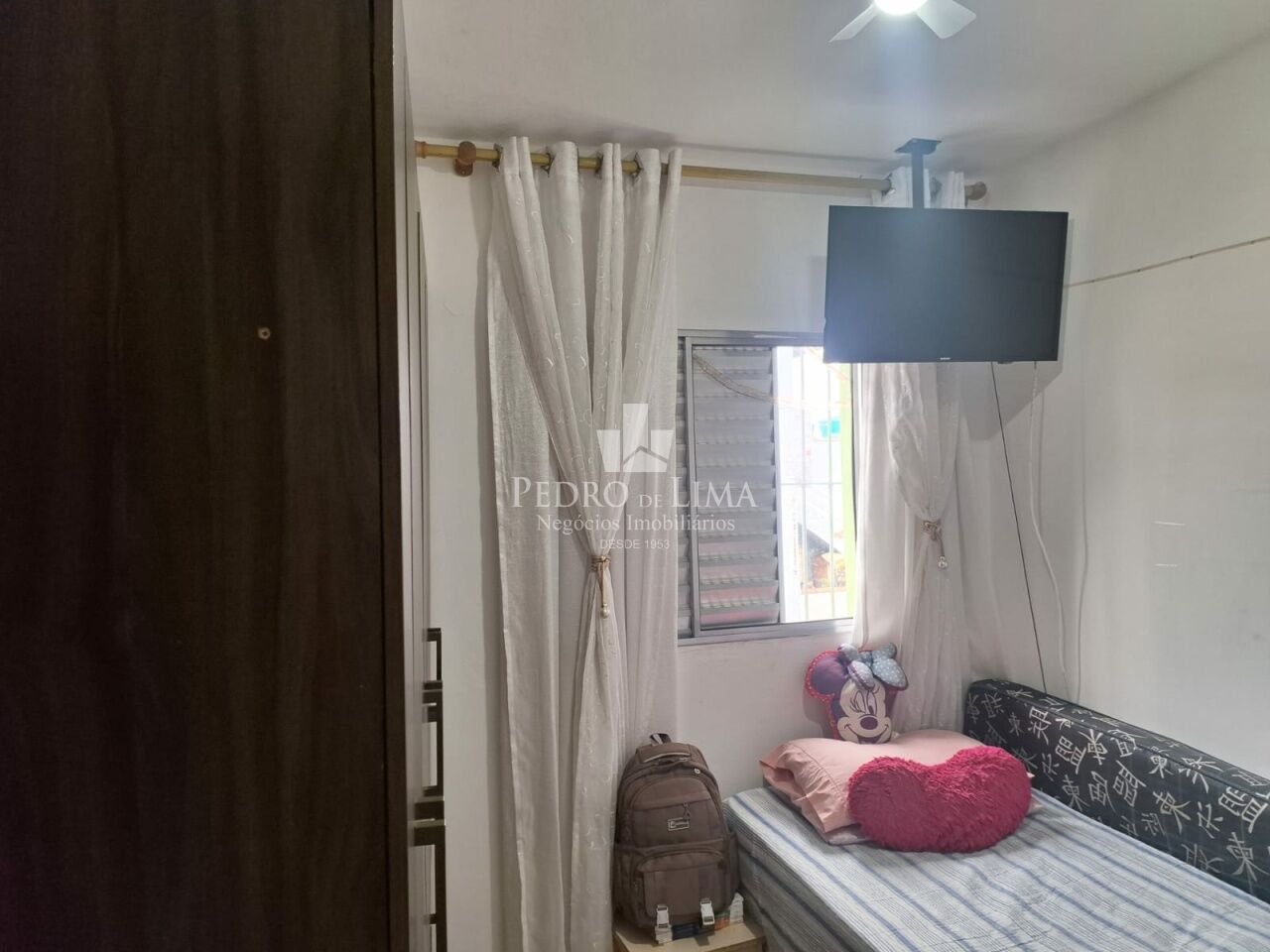 Sobrado Frontal espaçoso, com 3 quartos e duas vagas na Cidade Lider