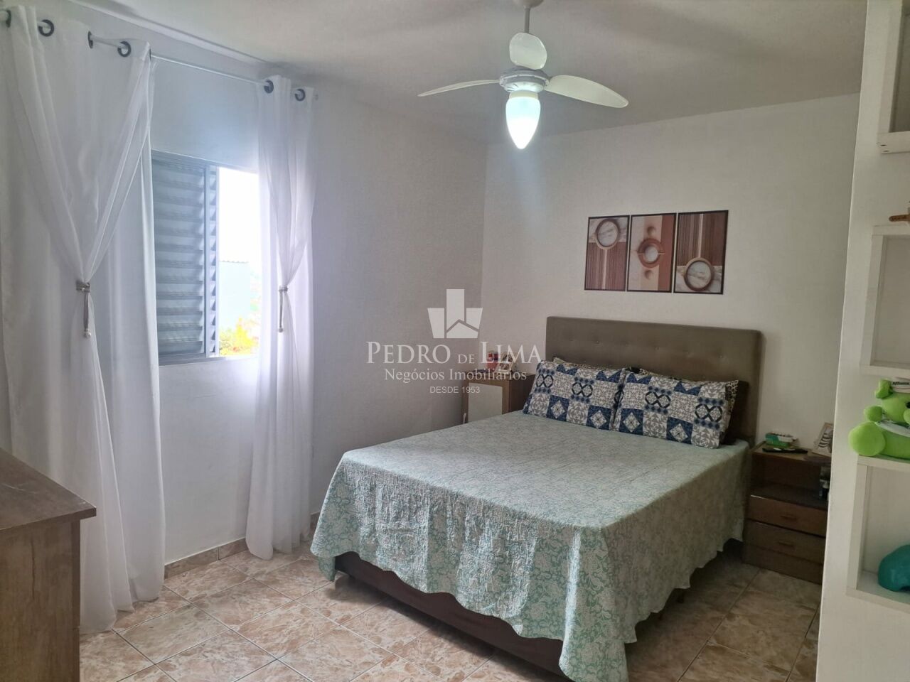 Sobrado Frontal espaçoso, com 3 quartos e duas vagas na Cidade Lider