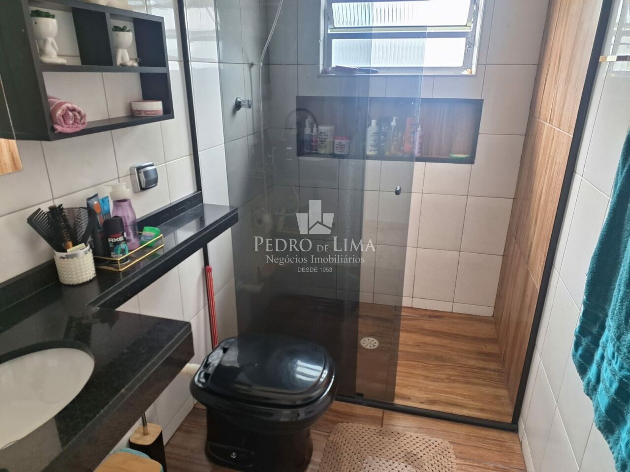 Sobrado Frontal espaçoso, com 3 quartos e duas vagas na Cidade Lider