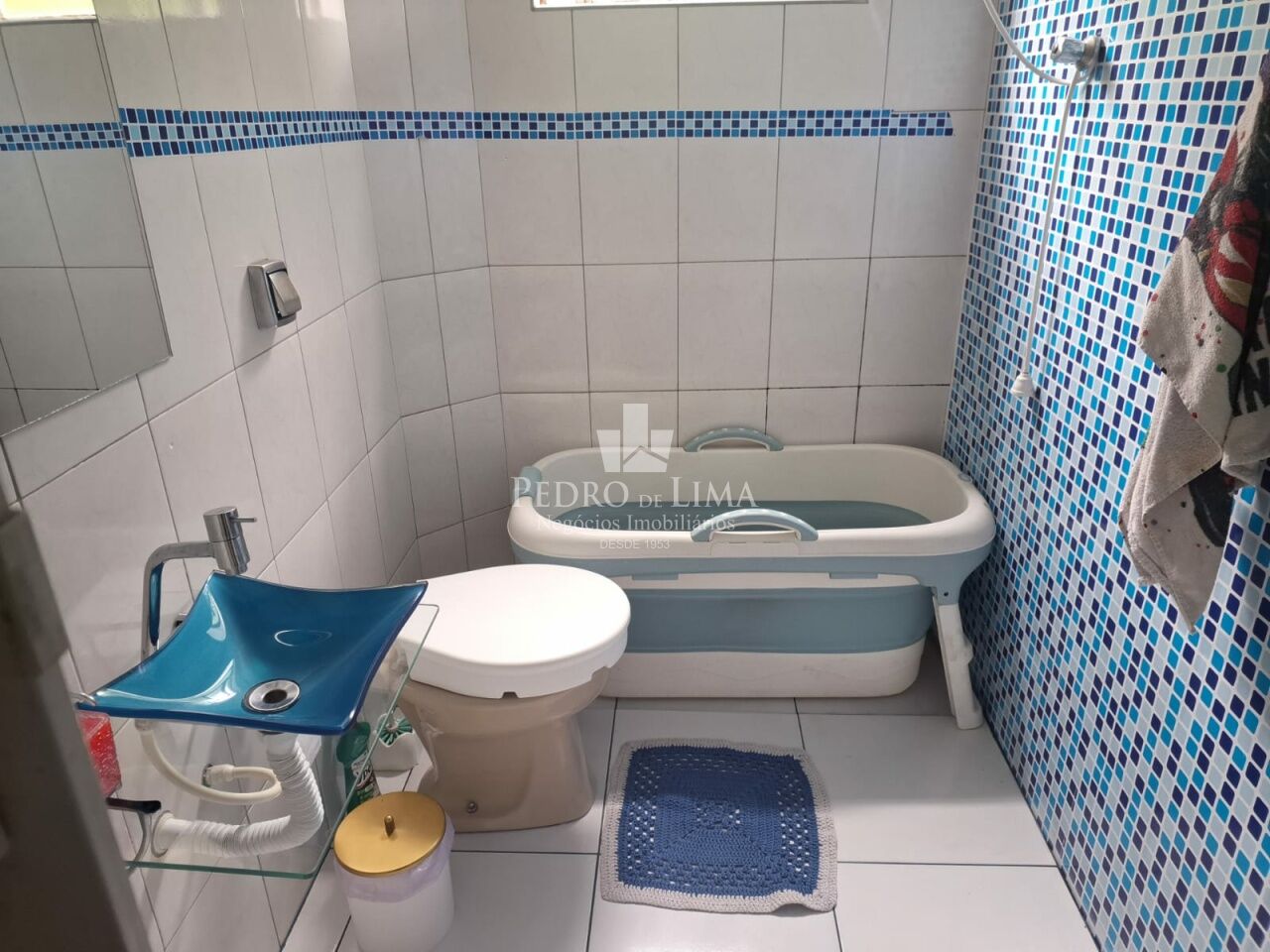 Sobrado Frontal espaçoso, com 3 quartos e duas vagas na Cidade Lider