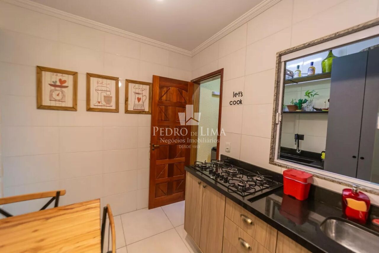 Sobrado em condomínio fechado 2 suítes, 2 vagas e 60 m² no Cangaíba.