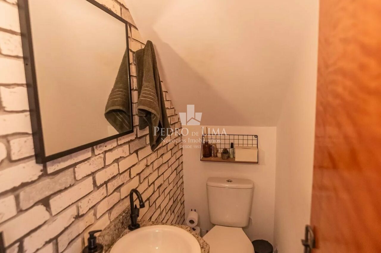 Sobrado em condomínio fechado 2 suítes, 2 vagas e 60 m² no Cangaíba.