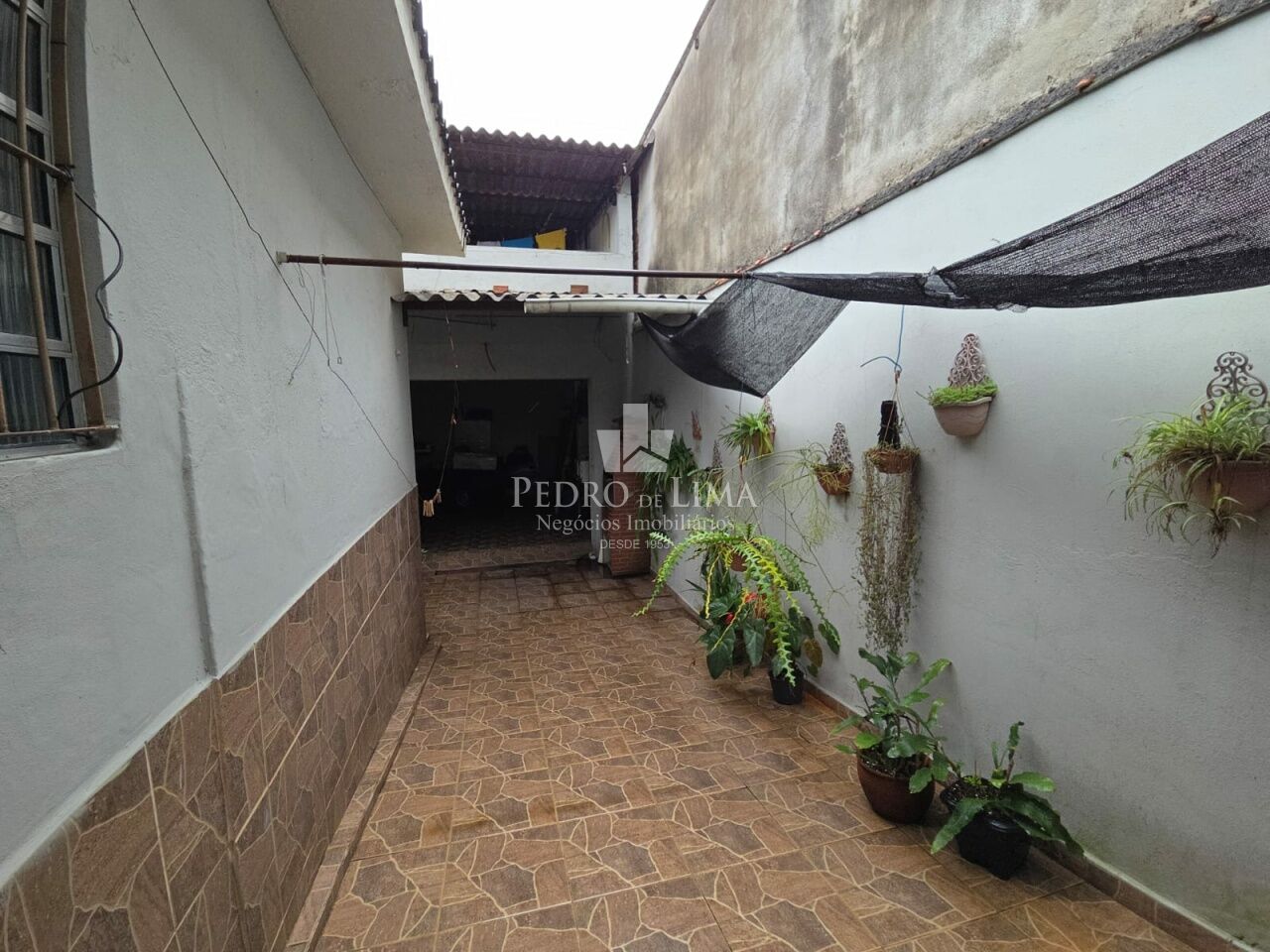 Casa térrea com 2 dormitórios, 2 vagas e terreno 9 x 25, na Ponte Rasa.