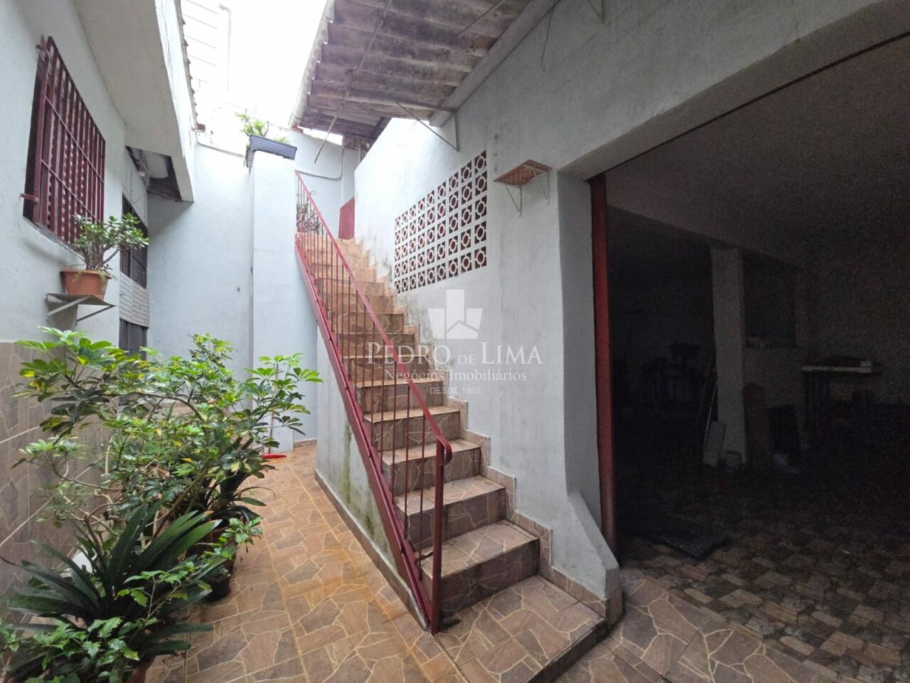 Casa térrea com 2 dormitórios, 2 vagas e terreno 9 x 25, na Ponte Rasa.