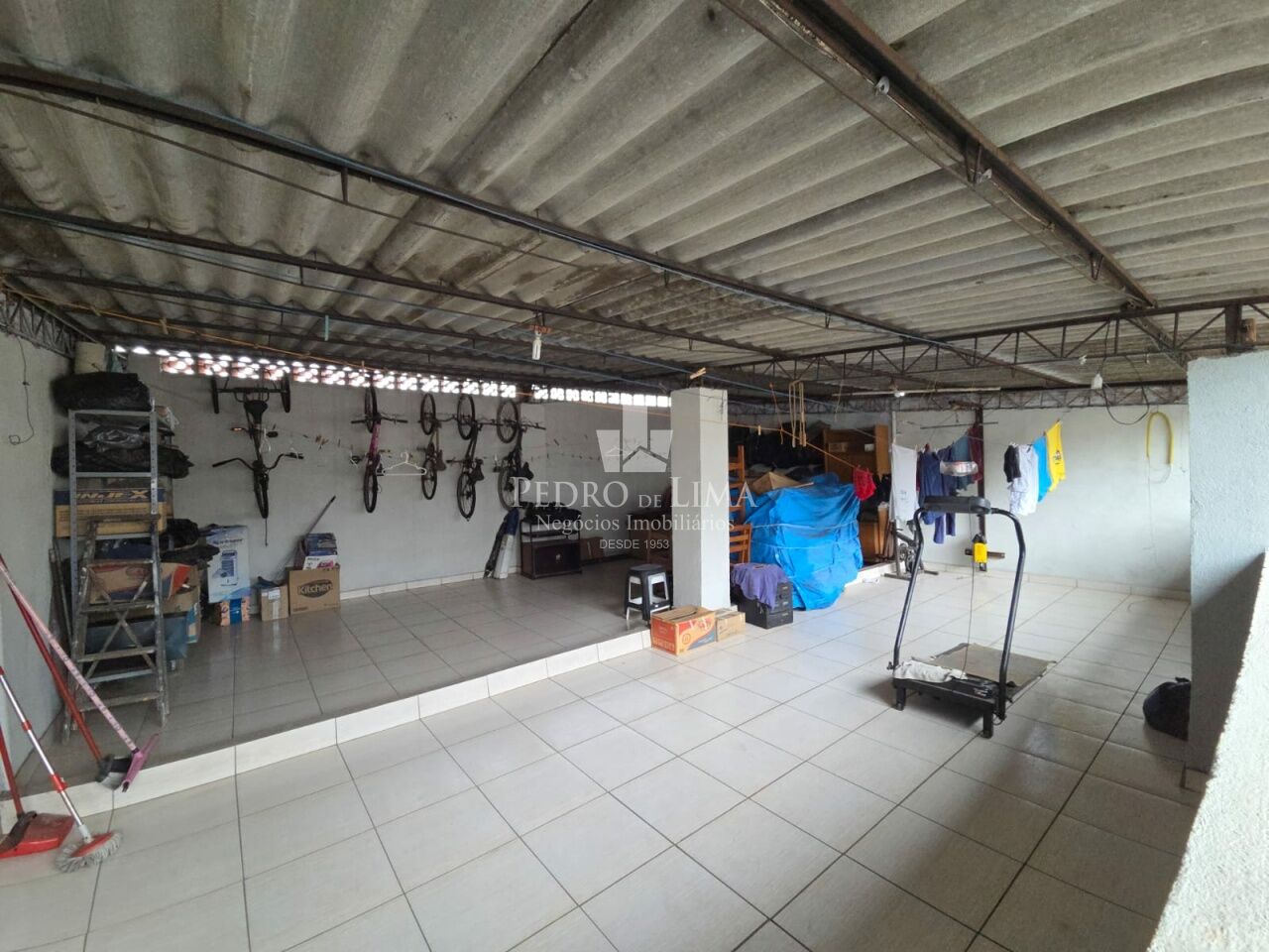 Casa térrea com 2 dormitórios, 2 vagas e terreno 9 x 25, na Ponte Rasa.