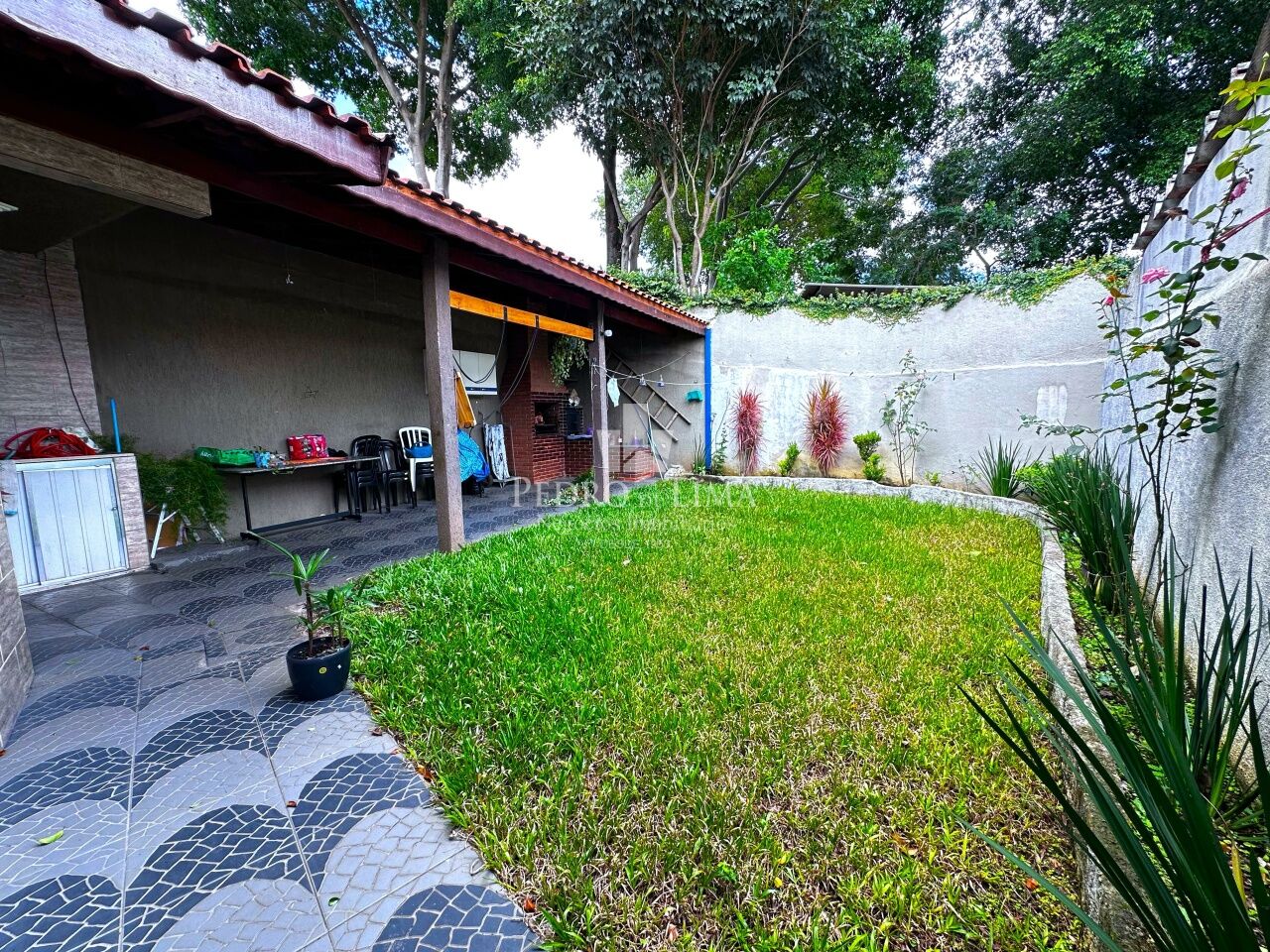 Sobrado frontal 3 quartos (1 suíte), 2 vagas e quintal com gramado, Ermelino Matarazzo