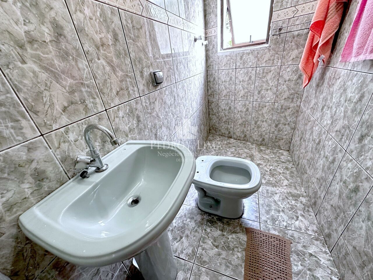 Sobrado frontal 3 quartos (1 suíte), 2 vagas e quintal com gramado, Ermelino Matarazzo