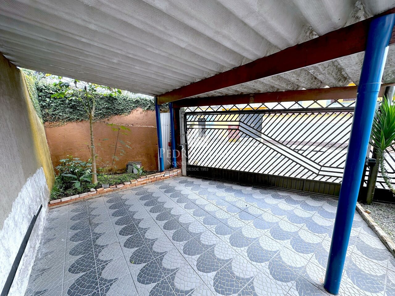 Sobrado frontal 3 quartos (1 suíte), 2 vagas e quintal com gramado, Ermelino Matarazzo