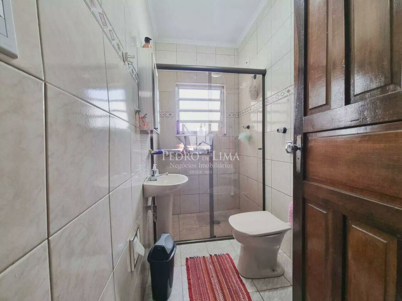 Casa térrea, terreno 10x30, 6 dormitórios e 4 vagas na Ponte Rasa