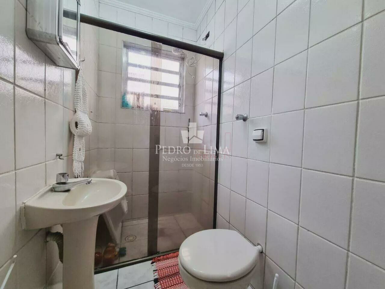 Casa térrea, terreno 10x30, 6 dormitórios e 4 vagas na Ponte Rasa