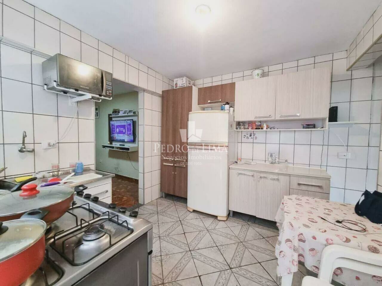 Casa térrea, terreno 10x30, 6 dormitórios e 4 vagas na Ponte Rasa