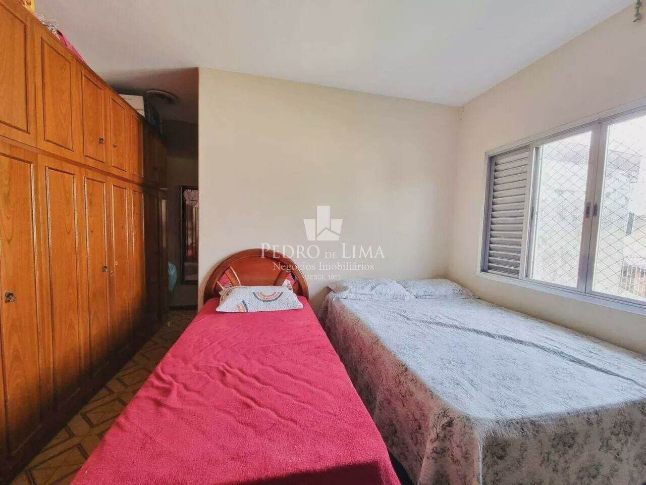 Casa térrea, terreno 10x30, 6 dormitórios e 4 vagas na Ponte Rasa