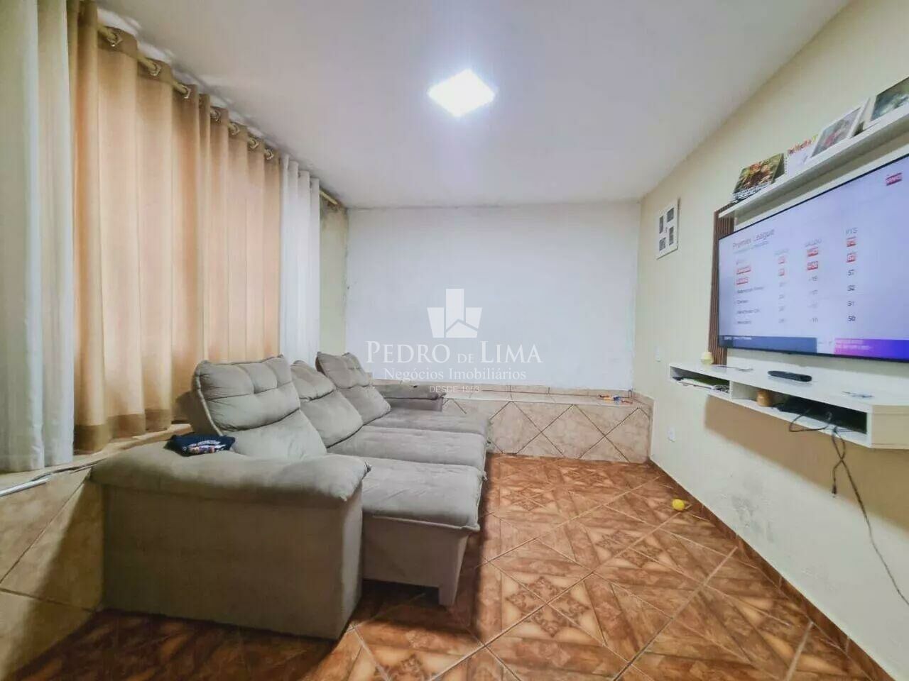 imagem do imovel Casa térrea, terreno 10x30, 6 dormitórios e 4 vagas na Ponte Rasa ref: PE44619