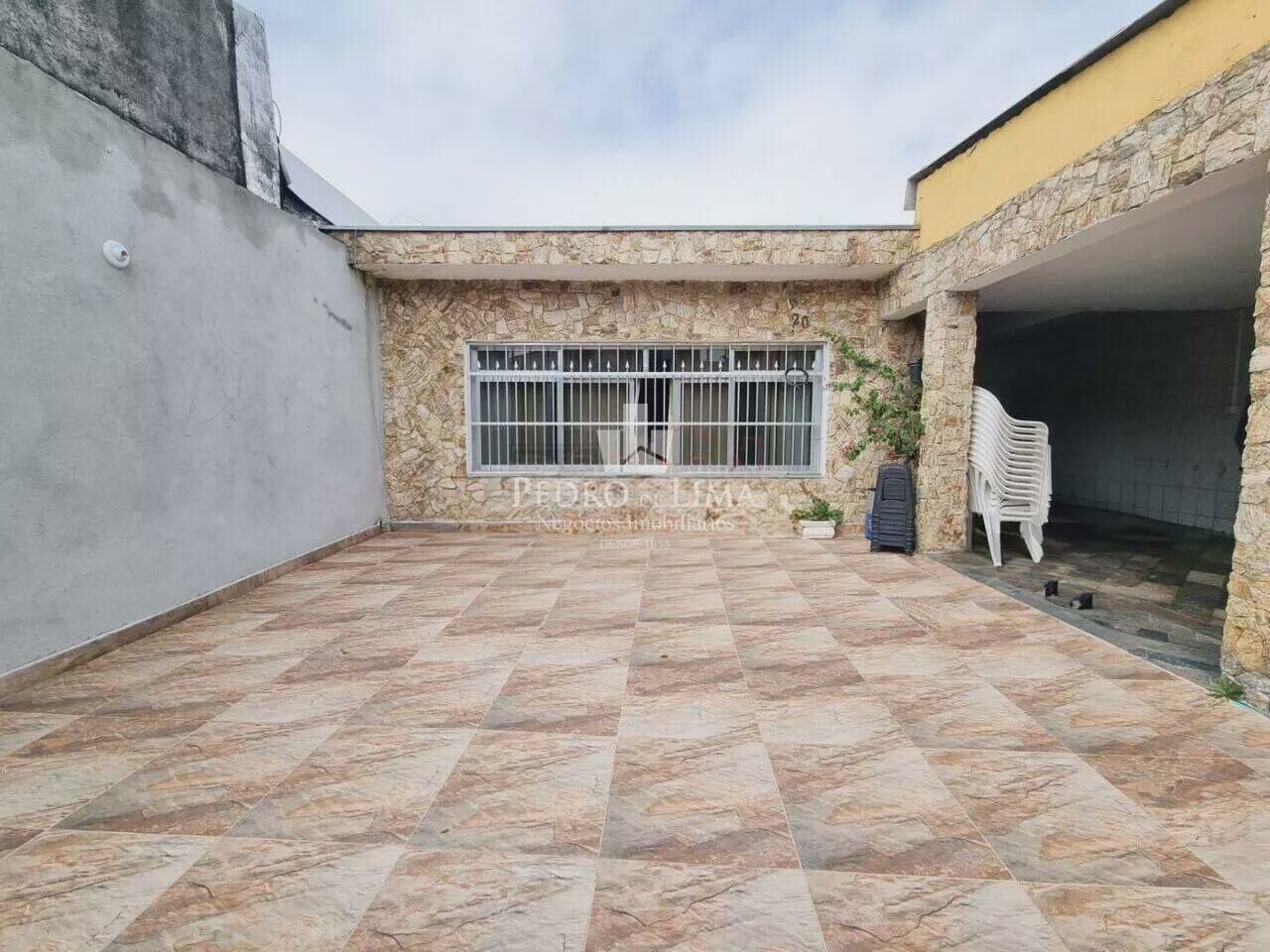 Casa térrea, terreno 10x30, 6 dormitórios e 4 vagas na Ponte Rasa
