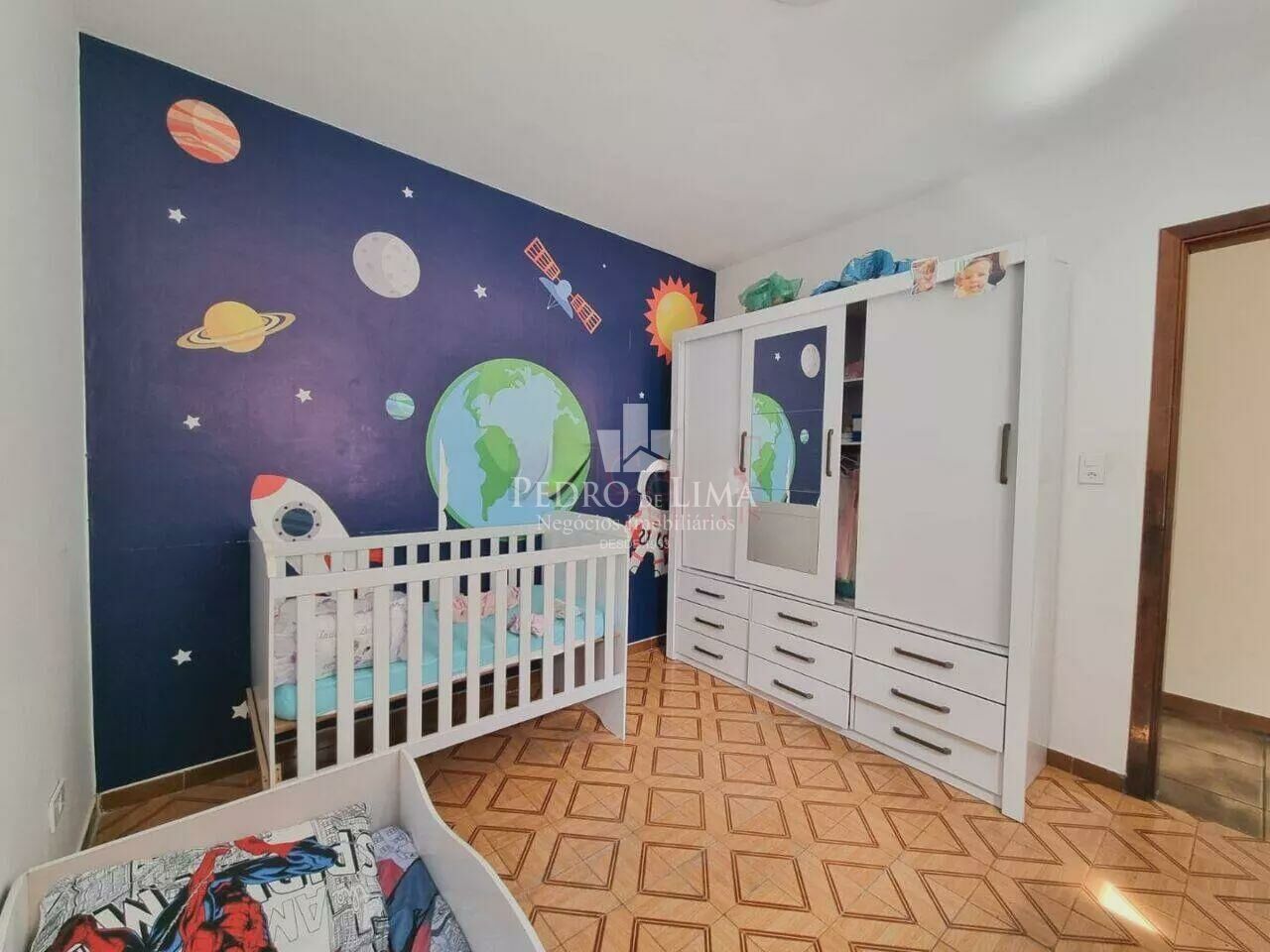 Casa térrea, terreno 10x30, 6 dormitórios e 4 vagas na Ponte Rasa