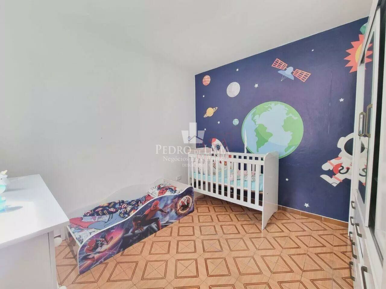 Casa térrea, terreno 10x30, 6 dormitórios e 4 vagas na Ponte Rasa